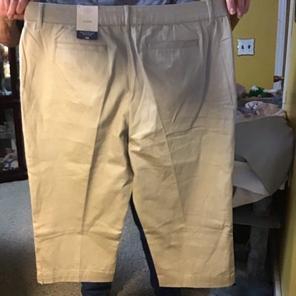 ST JOHNS BAY  woman’s plus size capri sz 18  khaki  NWT - Picture 2 of 5